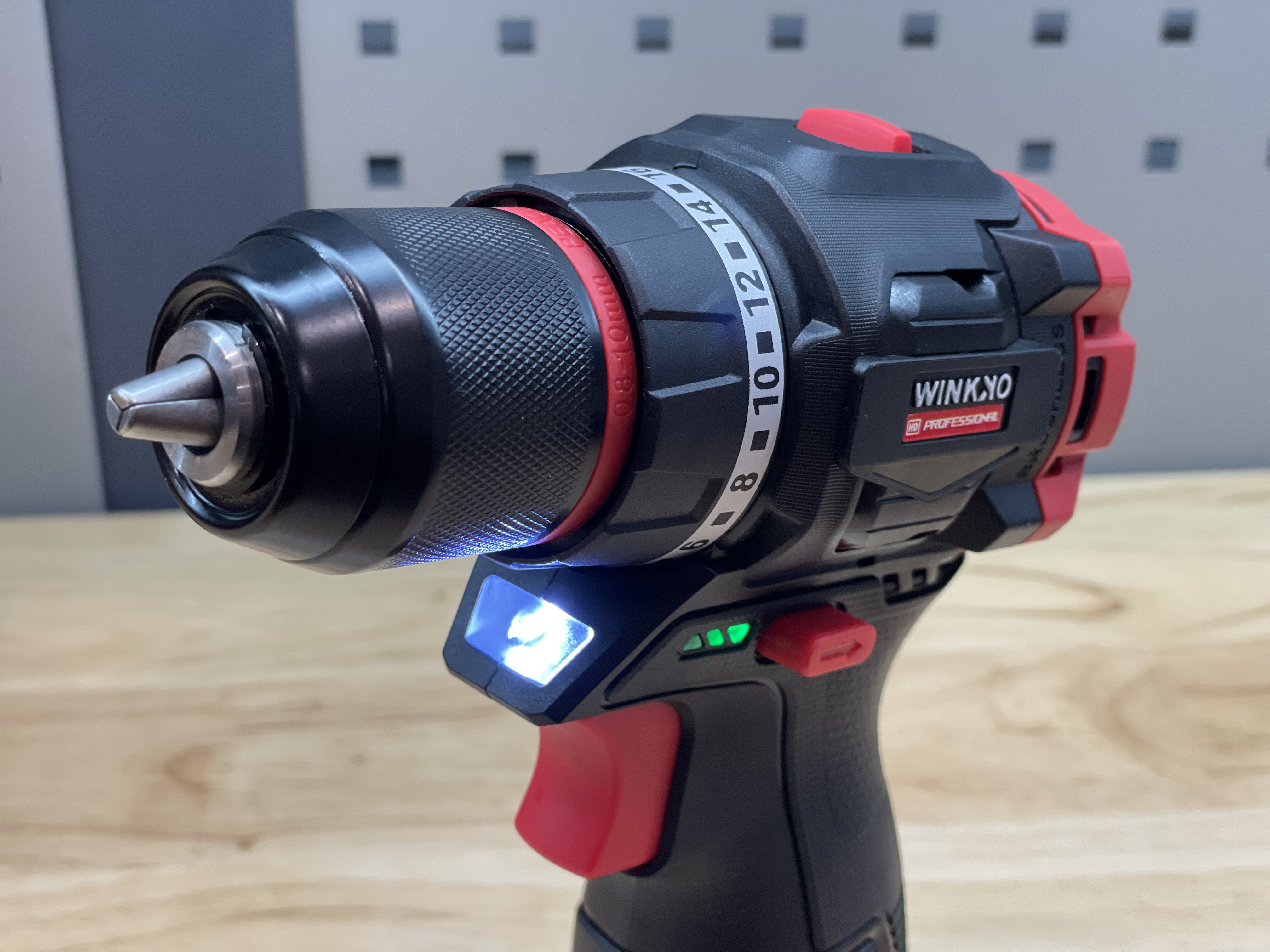 Why Choose a Cordless Drill for Unscrewing and Fastening?